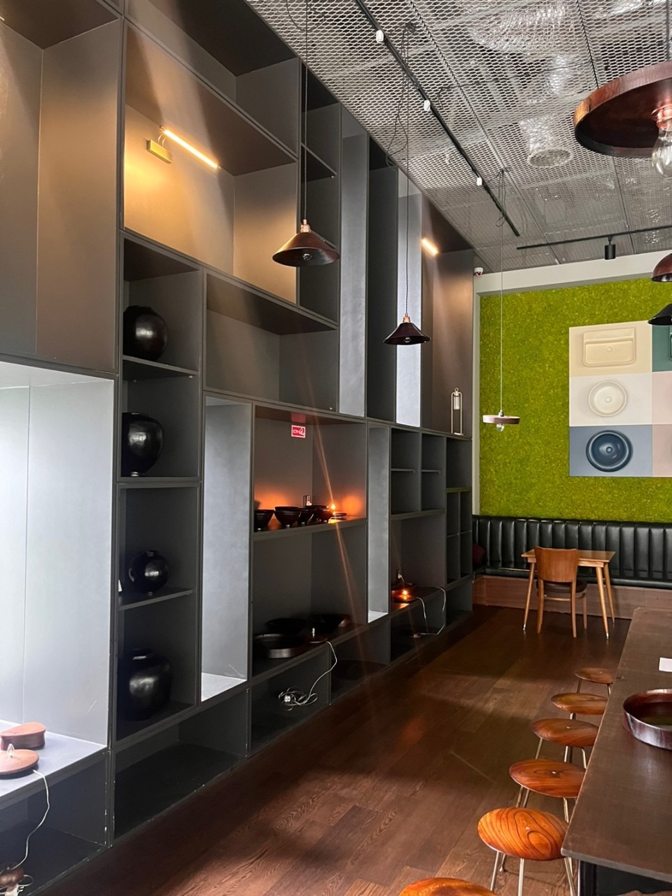 전시전경 · Exhibition view · (이미지 출처 = 갤러리로얄) · (Image source = Gallery Royal)