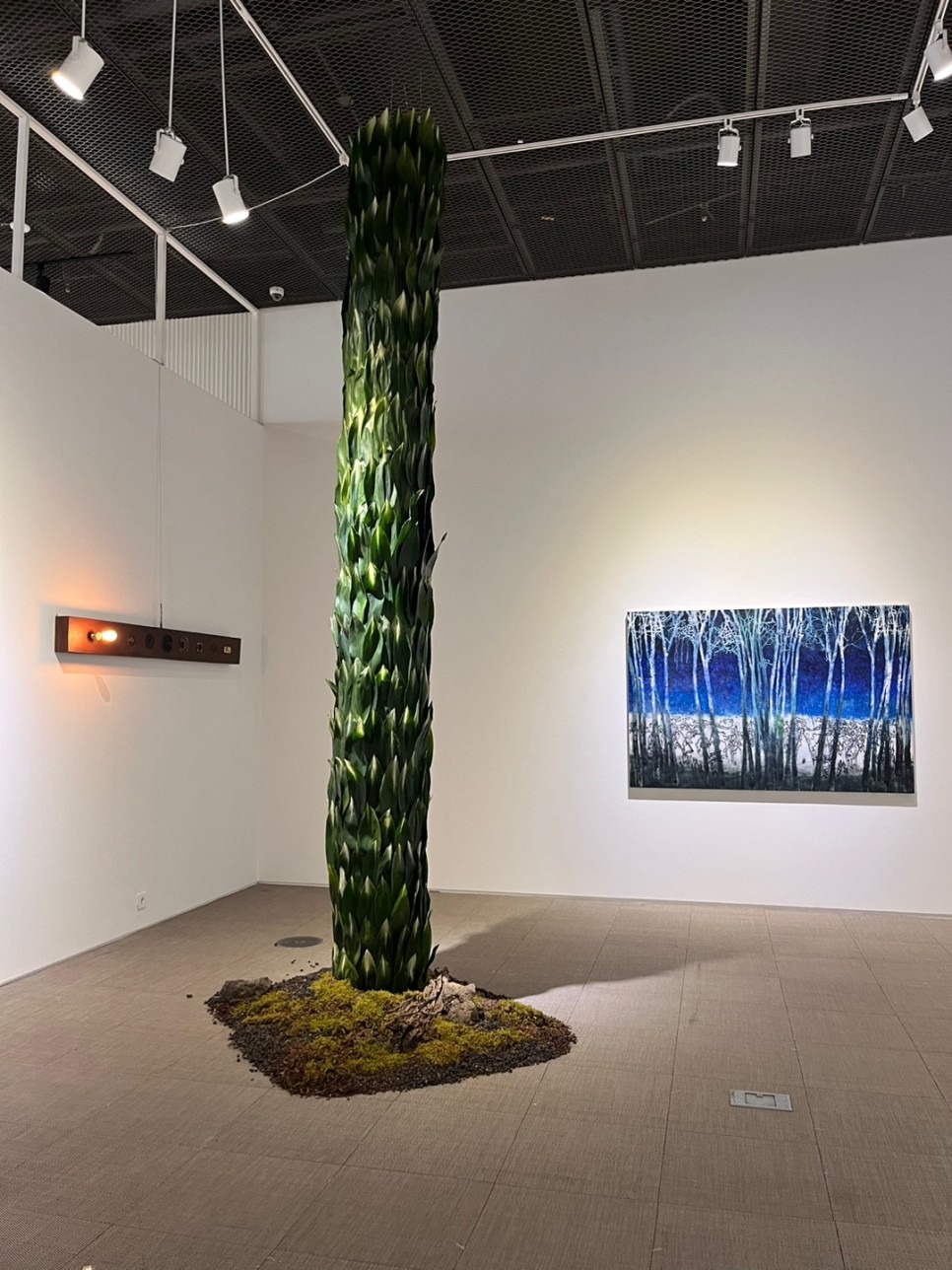 전시전경 · Exhibition view · (이미지 출처 = 갤러리로얄) · (Image source = Gallery Royal)