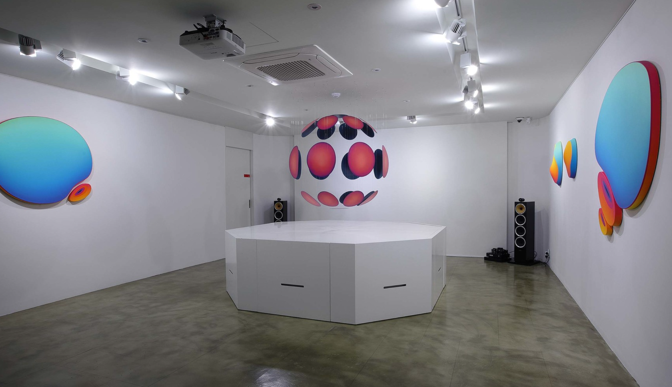 전시전경 · Exhibition view · (이미지 출처 = 호리아트스페이스) · (Source = horiartspace)