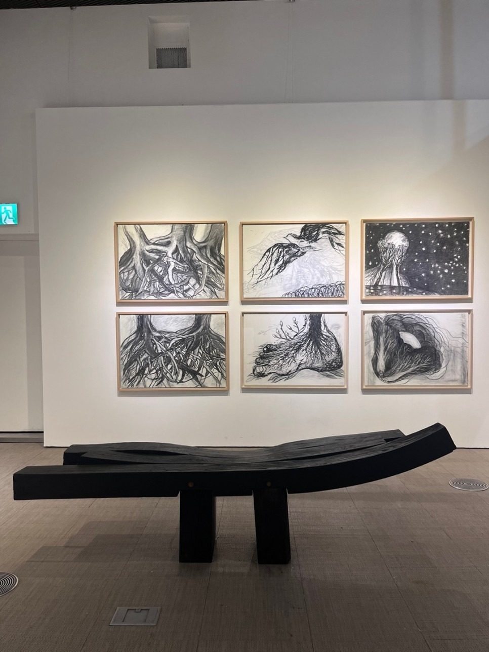 전시전경 · Exhibition view · (이미지 출처 = 갤러리로얄) · (Image source = Gallery Royal)
