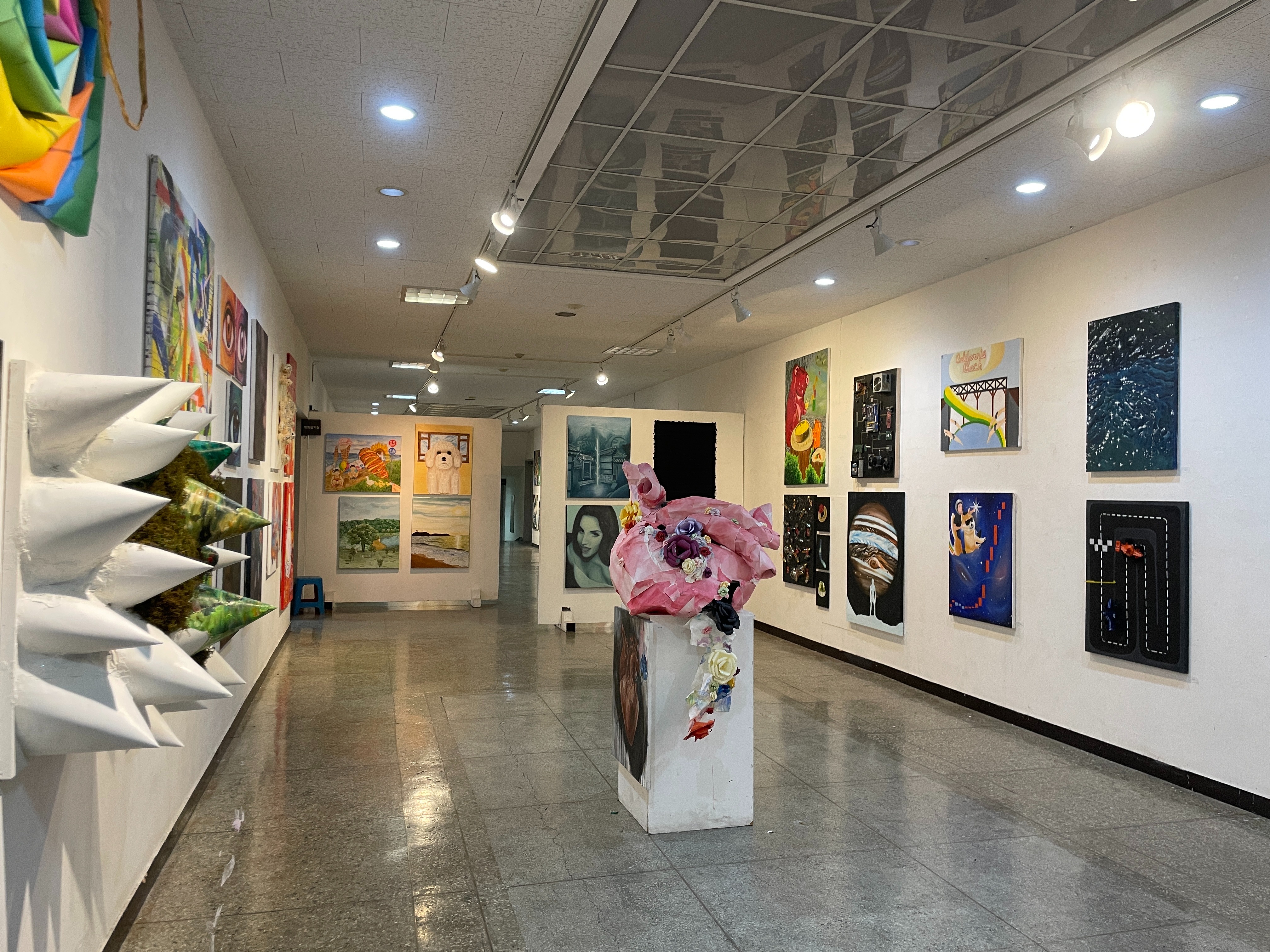 전시전경 · Exhibition view · (이미지 제공 = 영남대학교 예술대학 회화과) · (Source = Youngnam University)