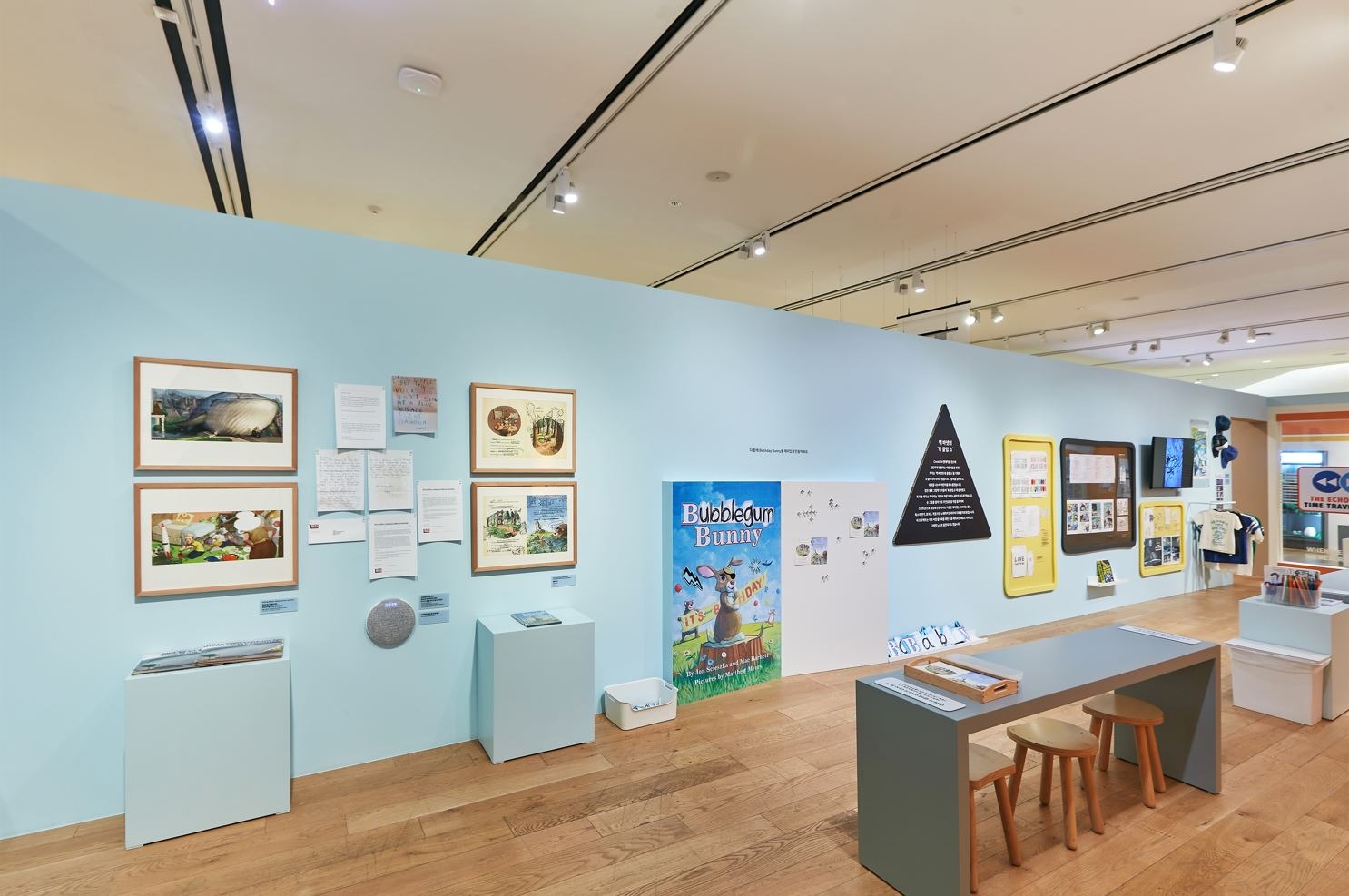 전시전경 · Exhibition view · (이미지 출처 = 현대어린이책미술관) · (Image Source = HYUNDAI MUSEUM OF KIDS' BOOKS & ART)