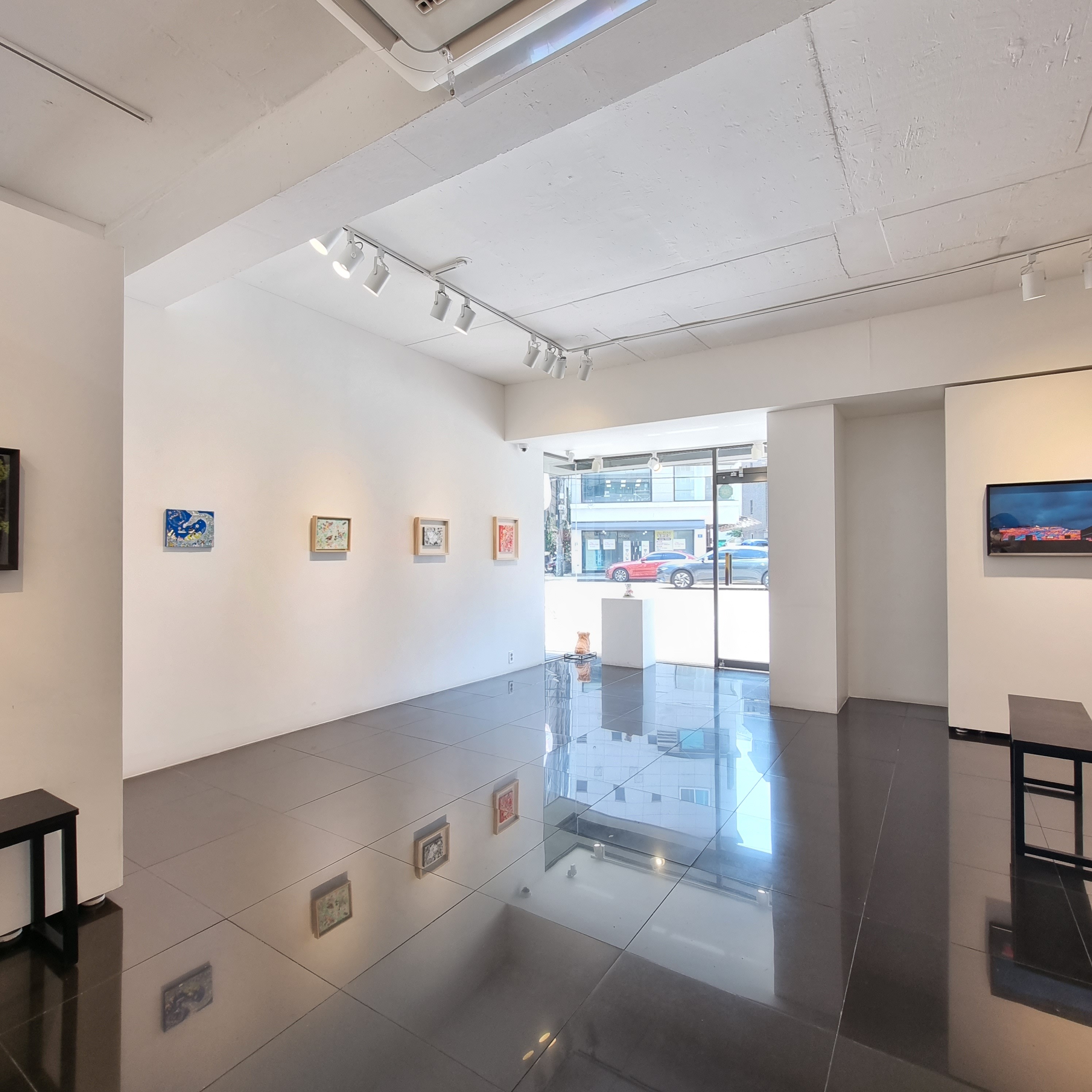 전시전경 · Exhibition view · (이미지 출처 = 리디아갤러리) · (Image Source = lydia gallery)