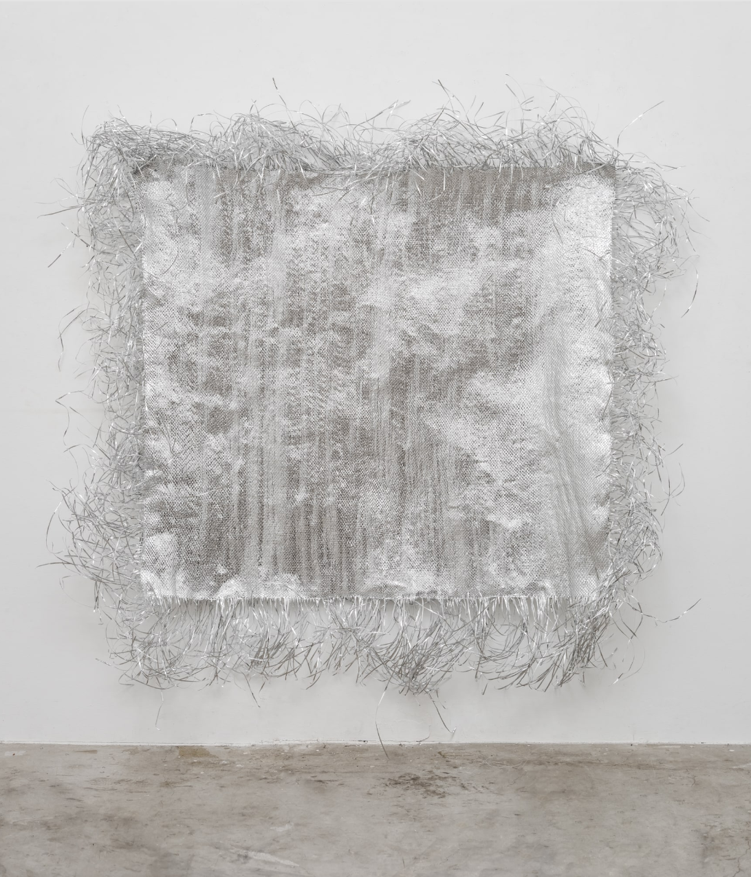은 은 Silver · 와이어끈, 비즈 · 가변크기 · 2023 · Silver · 최성임 · Choi Sungim · (이미지 제공 = 우민아트센터) · (Source = Wumin Artcenter)