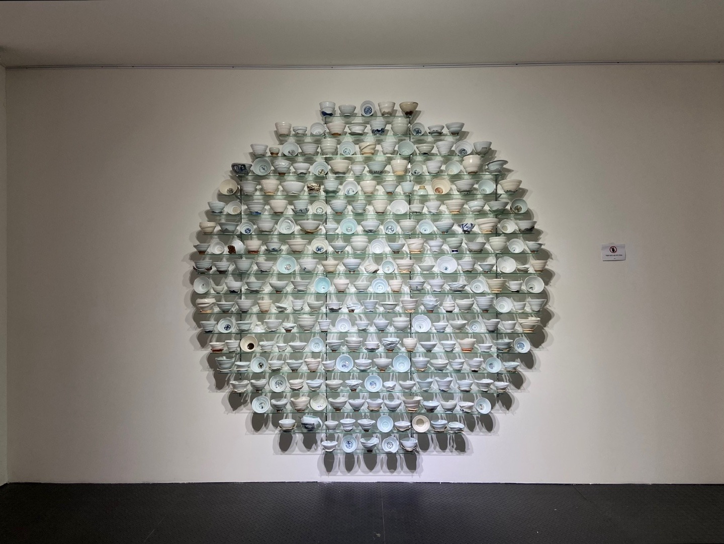 전시전경 · Exhibition view · (이미지 제공 = 608갤러리) · (Source = 608Gallery)