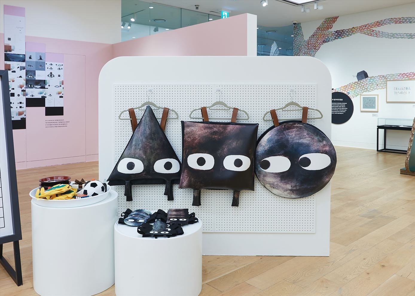 전시전경 · Exhibition view · (이미지 출처 = 현대어린이책미술관) · (Image Source = HYUNDAI MUSEUM OF KIDS' BOOKS & ART)