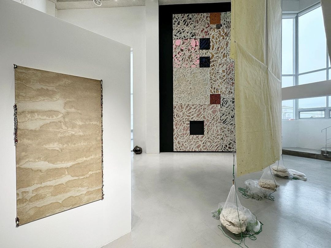 전시전경 · Exhibition view · (이미지 출처 = 갤러리 구조) · (SOURCE = KUZO gallery)