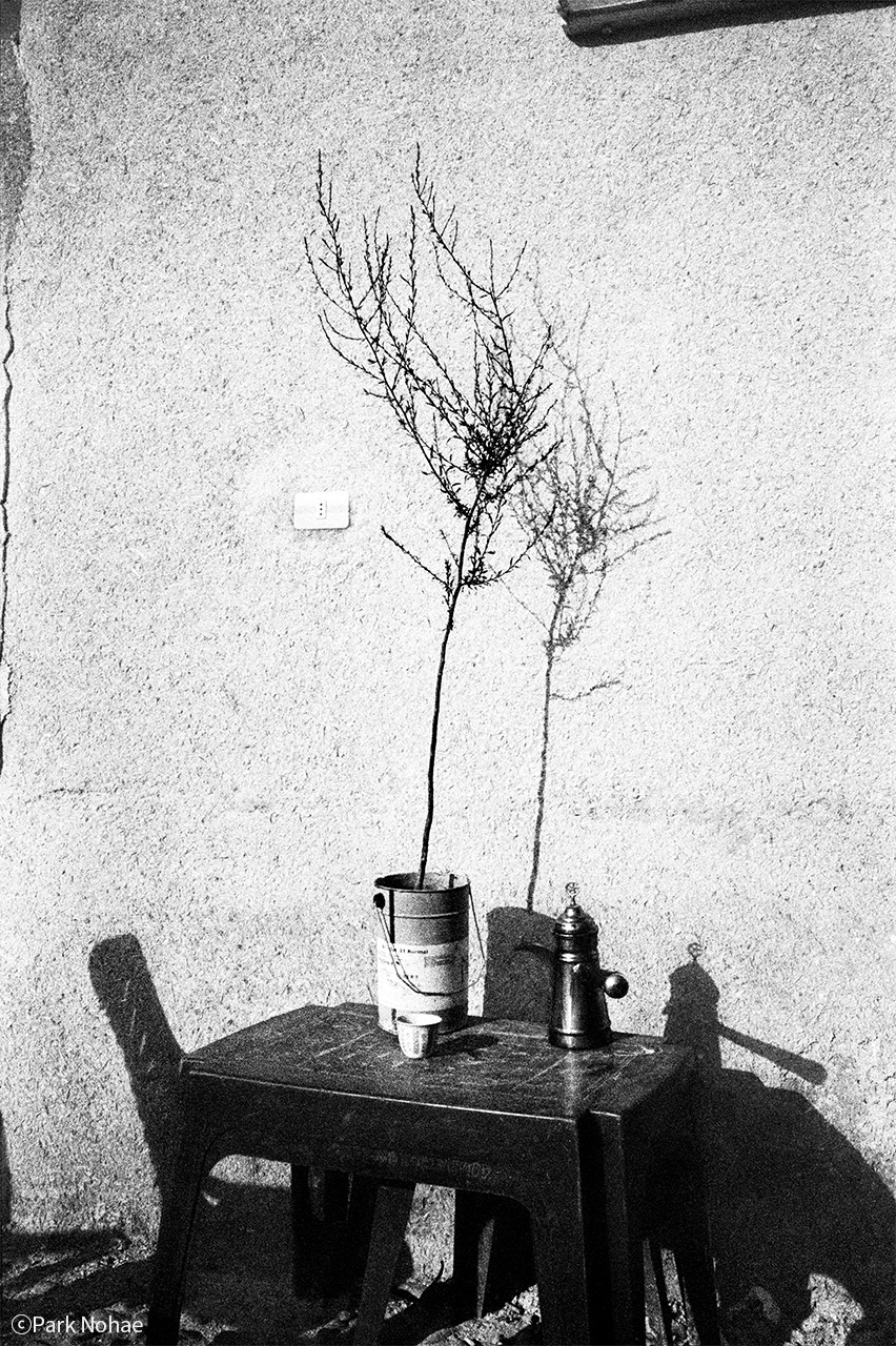 영혼을 위한 자리 · Tell Mardikh, Syria, 2008 · 박노해 · Park Nohae · (이미지 제공 = 라 카페 갤러리) · (Source =  Ra cafe Gallery)