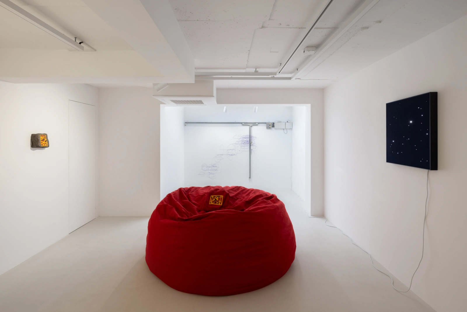 전시전경 · Exhibition view · (출처 = 에스더쉬퍼) · (Source = Esther Schipper)