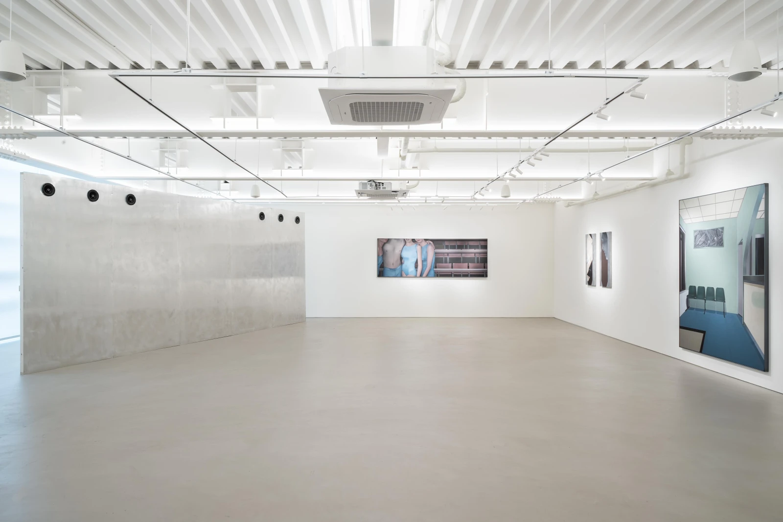 전시전경 · Exhibition view · (출처 = 두아르트 스퀘이라) · (Source = Duarte Sequeira)