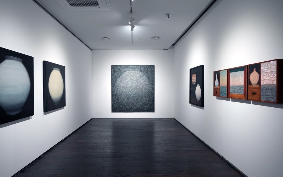 전시전경 · Exhibition view · (출처 = 포스코미술관) · (Source = Posco Art Museum)