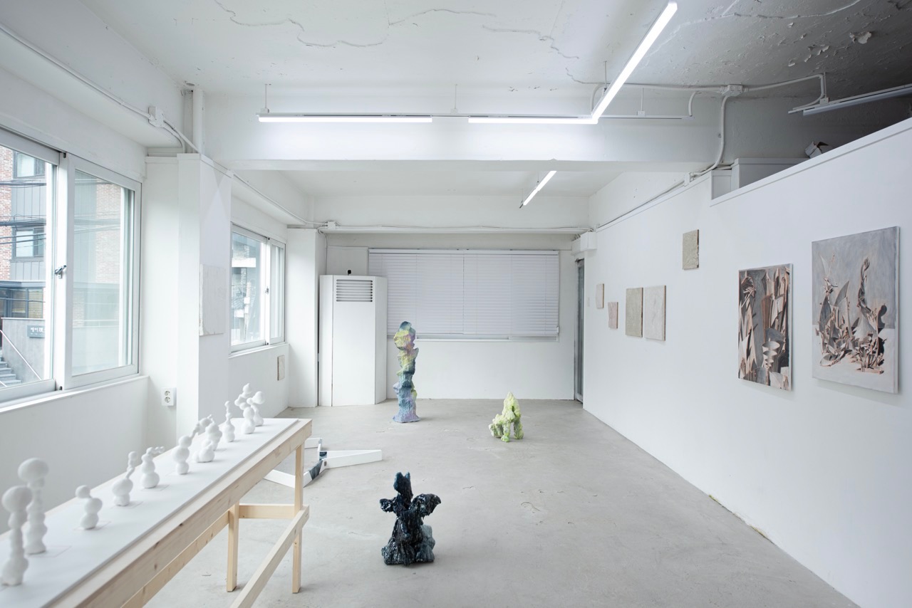 전시전경 · Exhibition view · (출처 = 안팎 스페이스) · (Source = Annpaak Space)