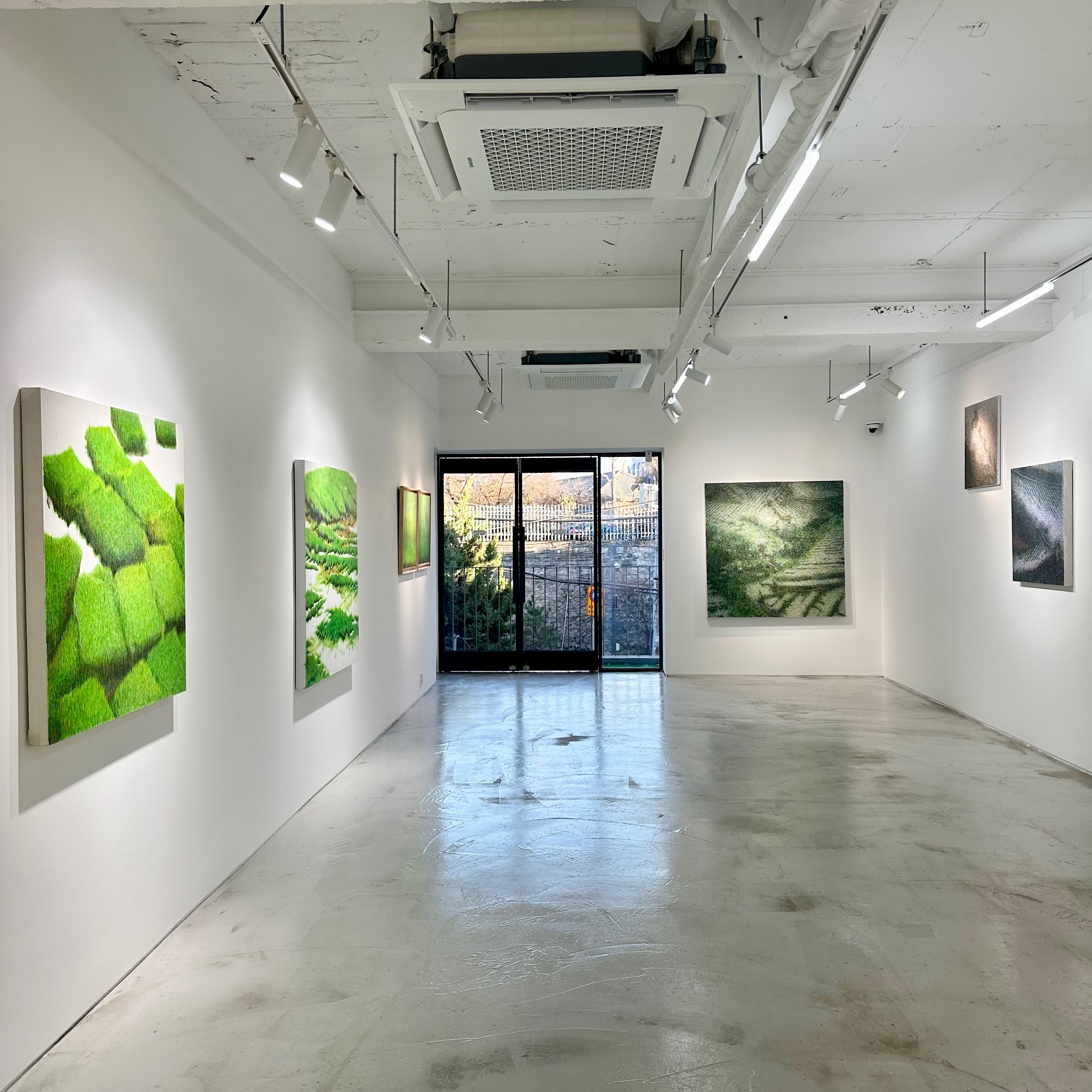 전시전경 · Exhibition view · (출처 = CN갤러리) · (Source = CN Gallery)