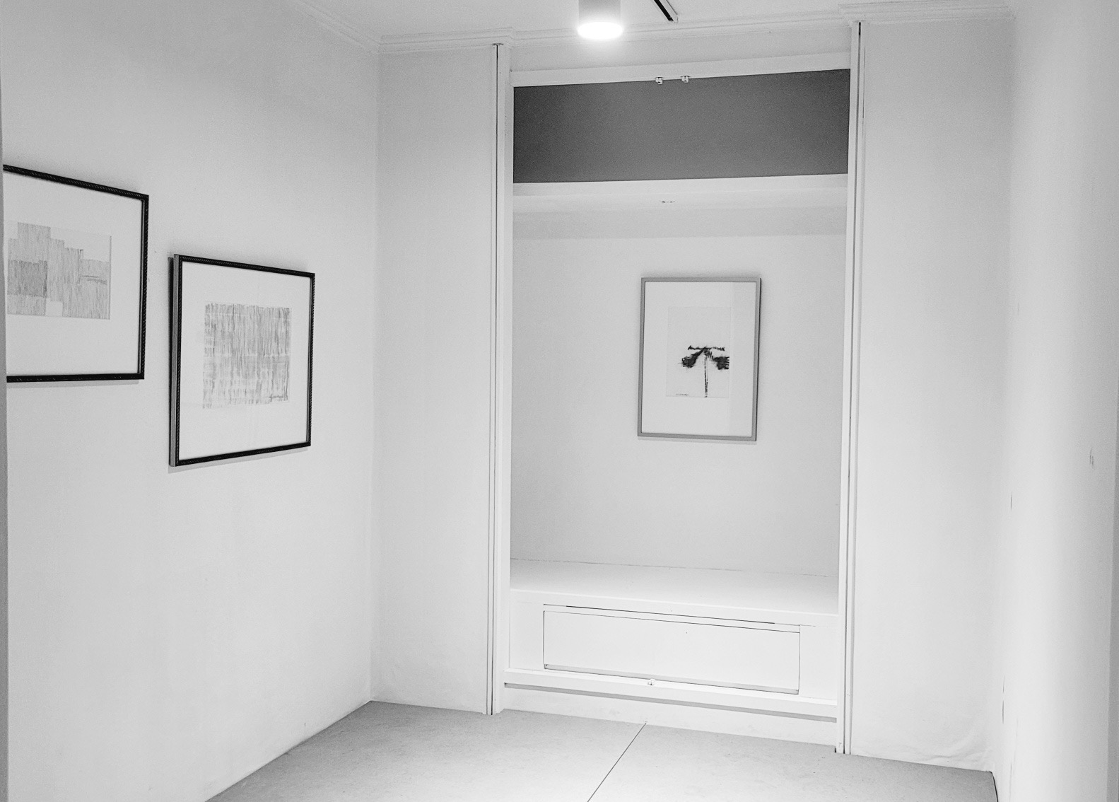 전시전경 · Exhibition view · (출처 = QNA 공간수영) · (Source = QNA Qart)