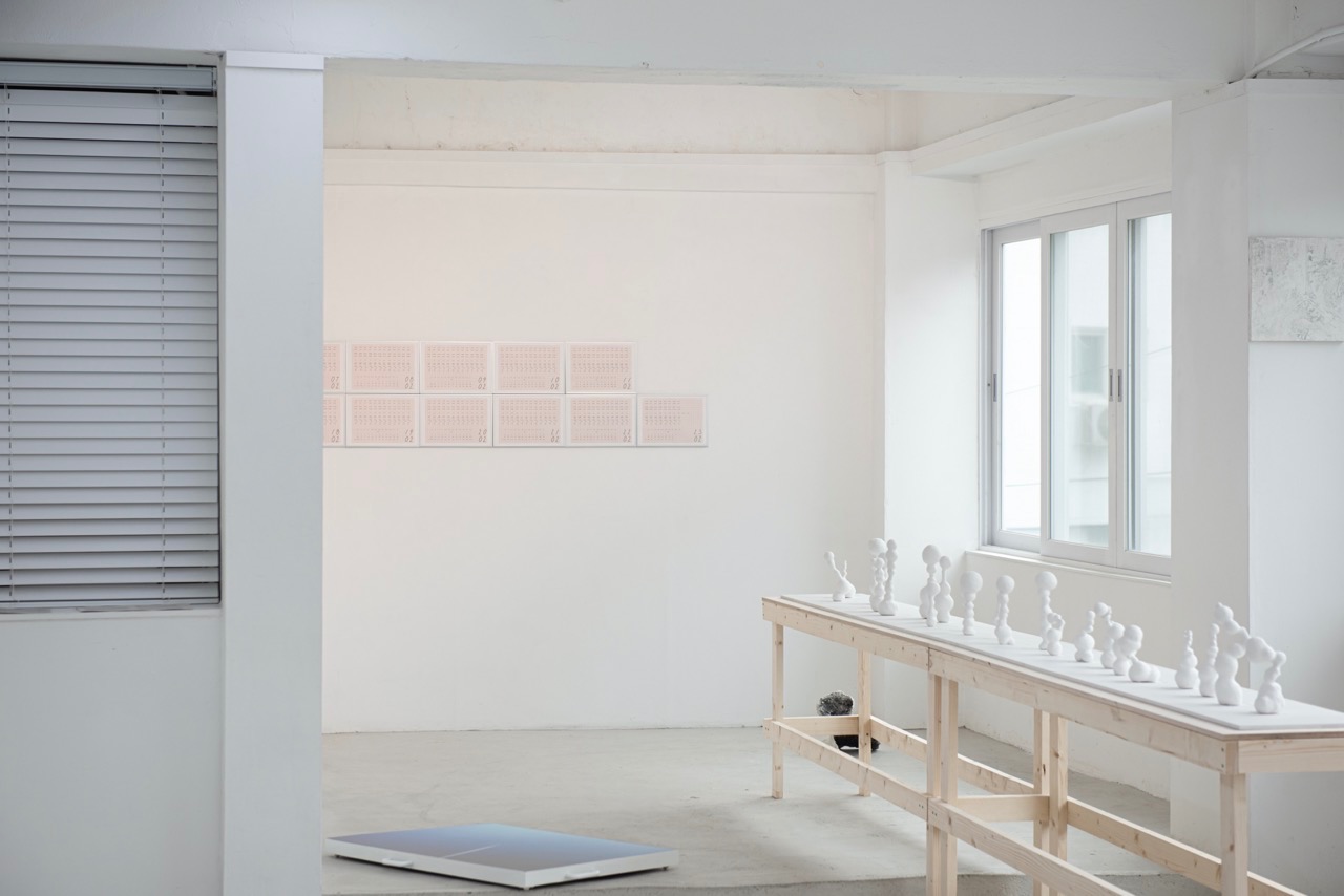 전시전경 · Exhibition view · (출처 = 안팎 스페이스) · (Source = Annpaak Space)