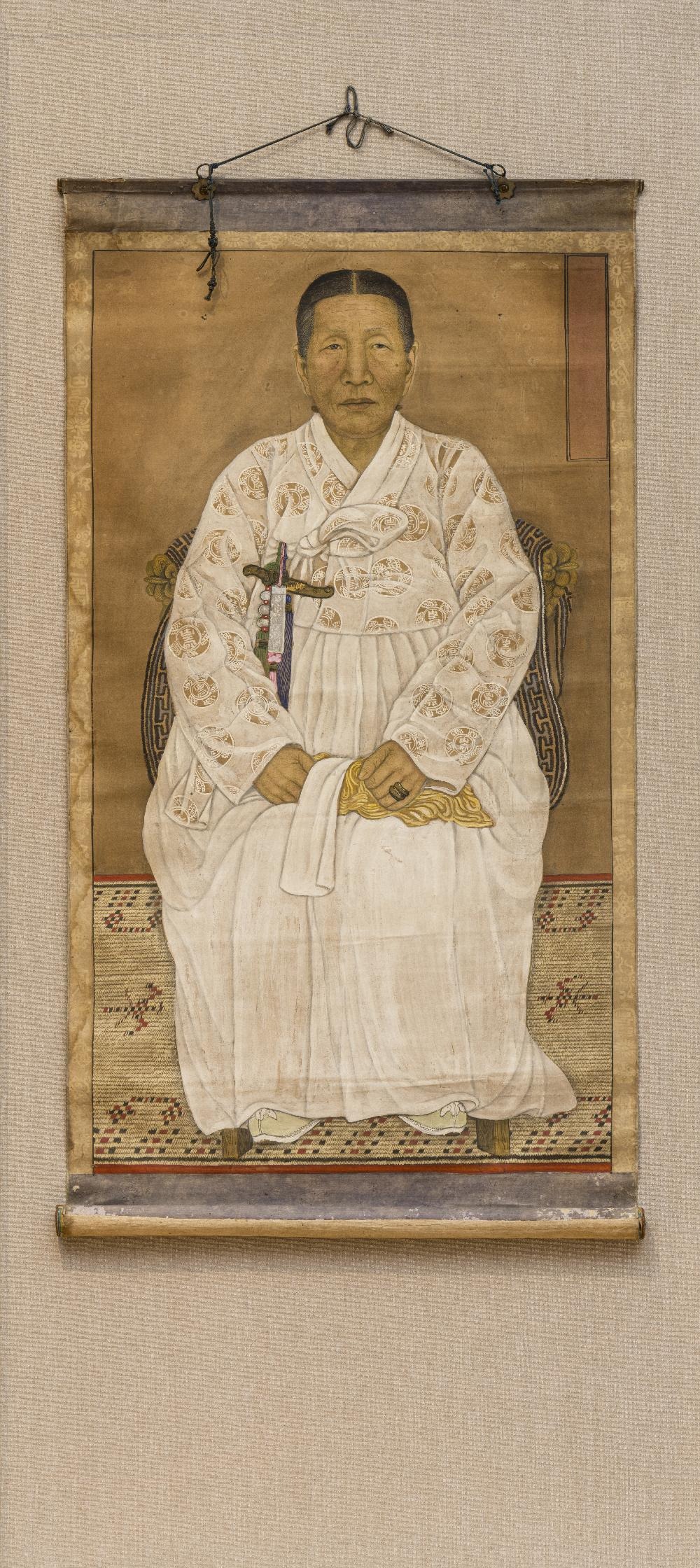 여인상 · 비단에 채색 · 100.5×60.5cm · 연도미상 · 채용신 · (이미지 출처 = 경남도립미술관) · (Image Source = gyeongnam art museum)