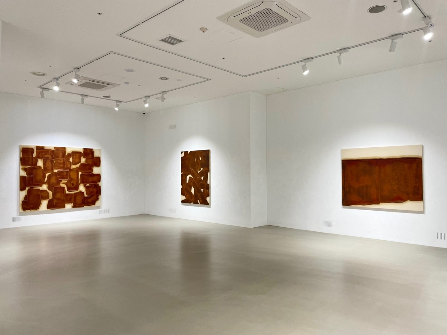 전시전경 · Exhibition view · (이미지 제공 = 라이즈아트) · (Image Source = Raiz Art)