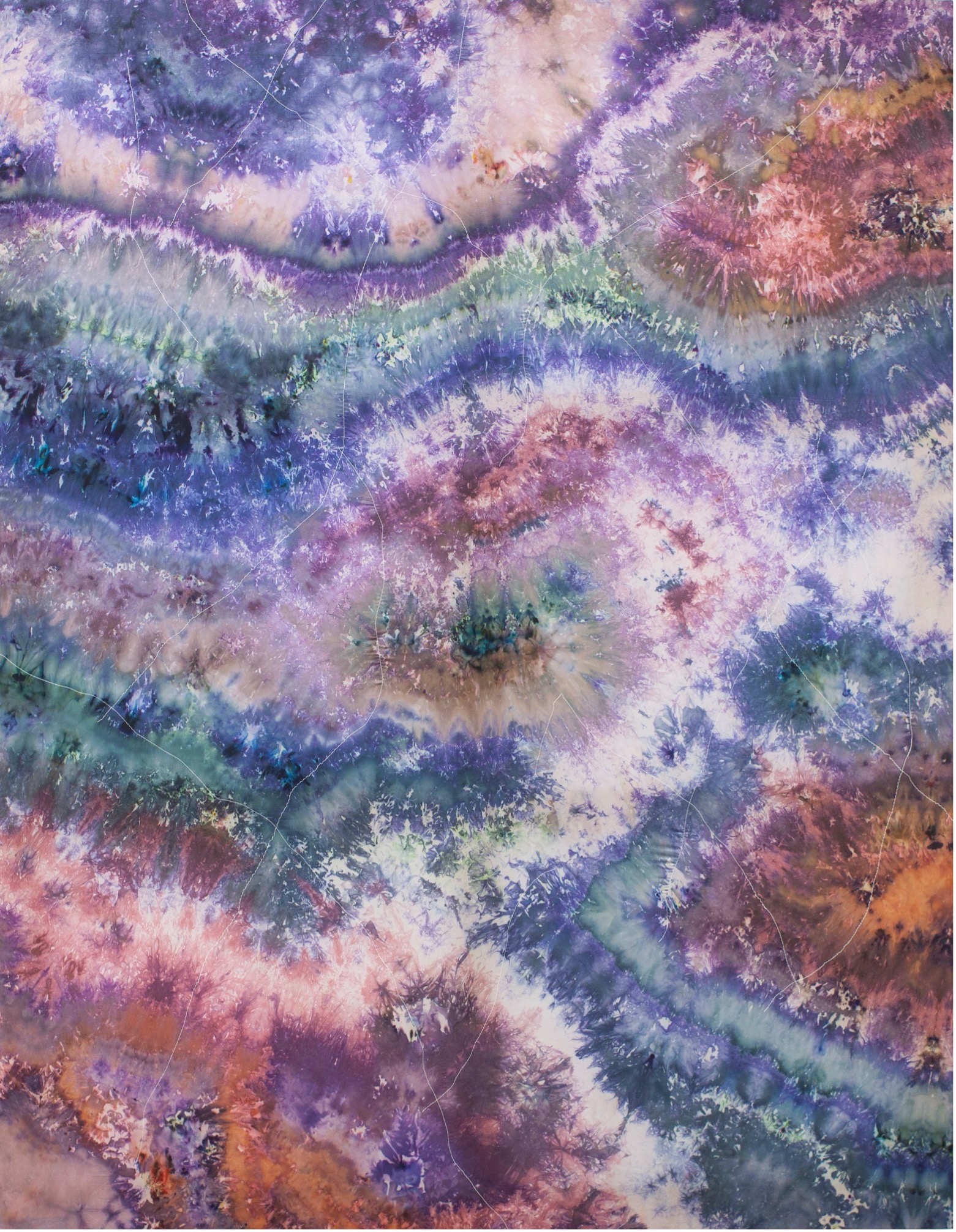 숨은 성운을 향한 릴레이 인사 · 염료, 리오셀, 실크사 · 145.5 × 112.1cm · 2023 · 신현정 · Hyunjung Shin · (출처 = 갤러리 조선) · (Source = Gallery Chosun)