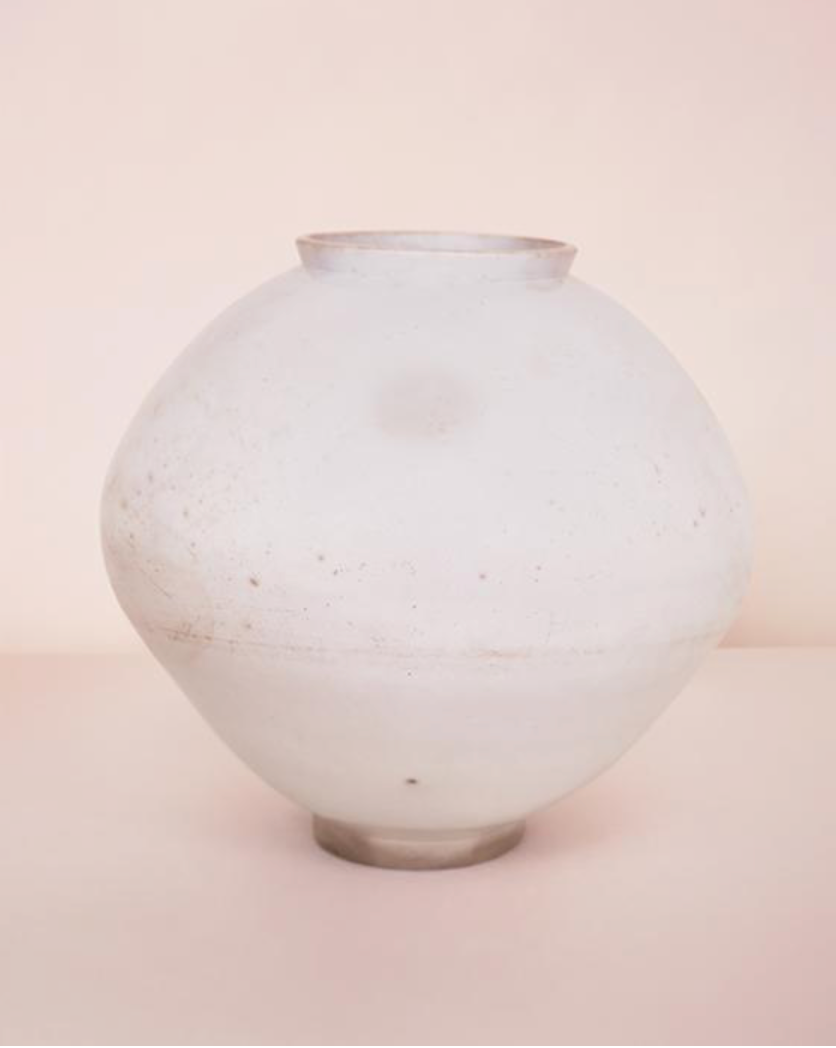 백자시리즈 - JUN 16 · 디지털 C-프린트 · 62x50cm · 2010 · White Porcelain-JUN 16 · digital C-print · 구본창 · Koo Bonchang · (출처 = 서울시립미술관) · (Source = SeMA)