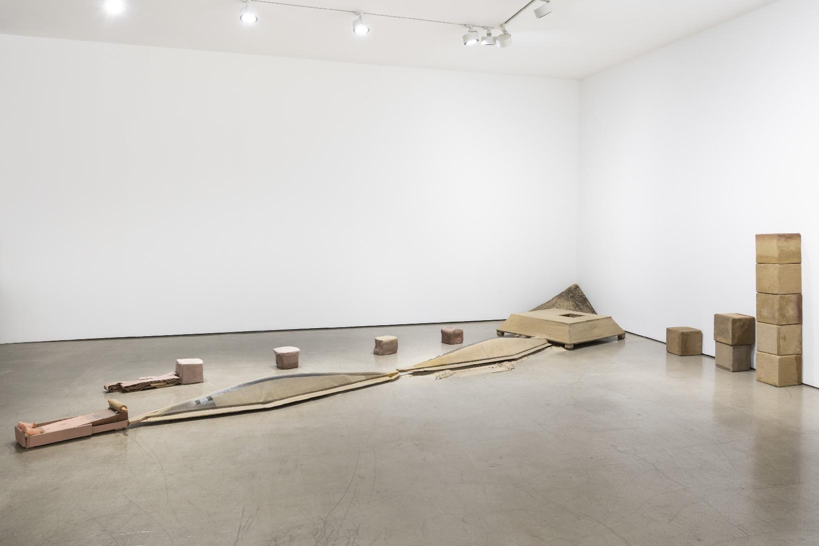 전시전경 · Exhibition view · (출처 = 갤러리 현대) · (Source = Gallery Hyundai)