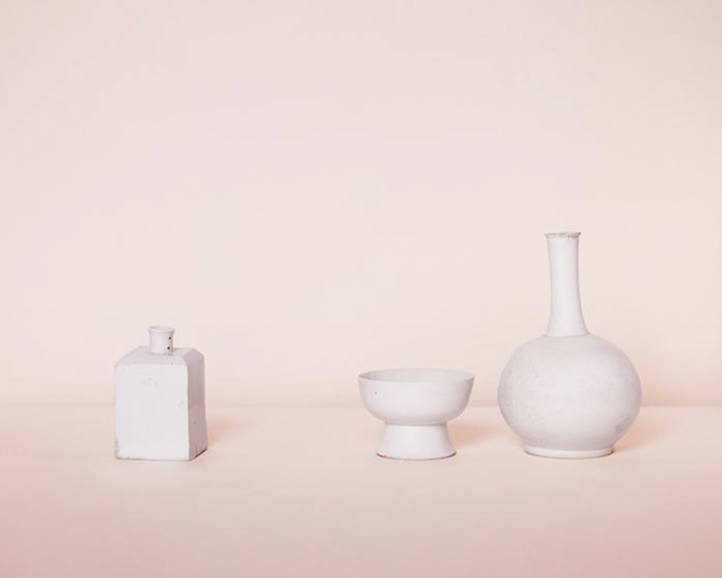 백자시리즈-AAM 10 · 디지털 C-프린트 · 50x62cm · 2011 · White Porcelain-AAM 10 · digital C-print · 구본창 · Koo Bonchang · (출처 = 서울시립미술관) · (Source = SeMA)