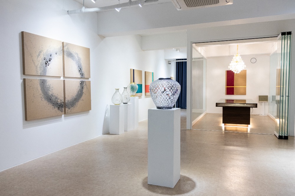 전시전경 · Exhibition view · (이미지 출처 = 맨션나인) · (Image Source = mansion9)