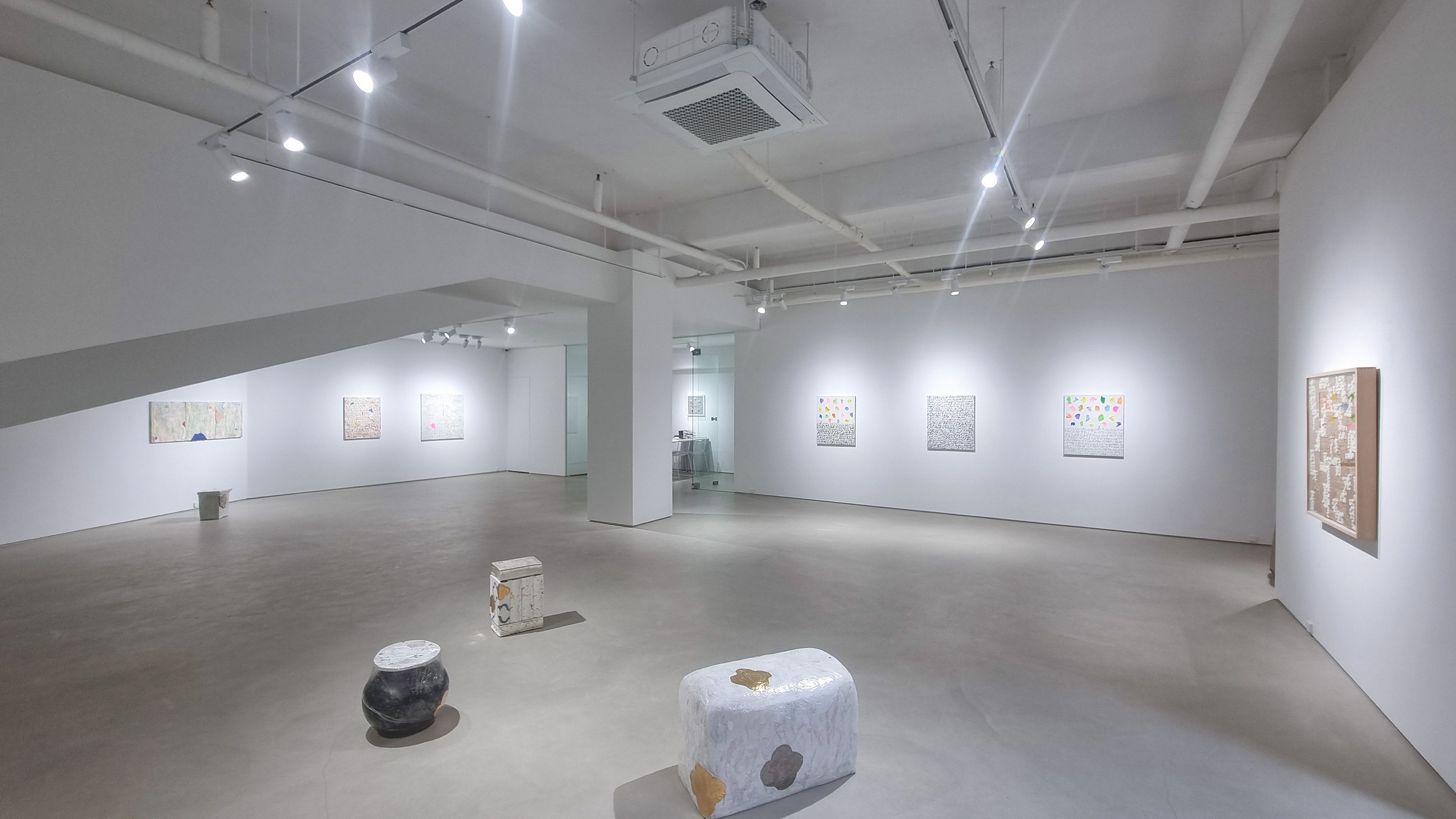 전시전경 · Exhibition view · (출처 = 히든엠갤러리)
