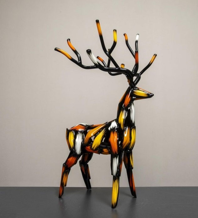 Deer · 스테인레스에 우레탄도장 · 23x25x50(h)cm · 2023 · Deer · 김우진 · (이미지 출처 = 비트리갤러리)