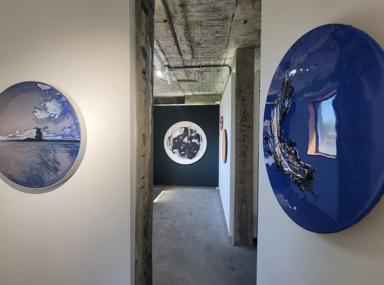 전시전경 · Exhibition view · (출처 = 아트비앤)