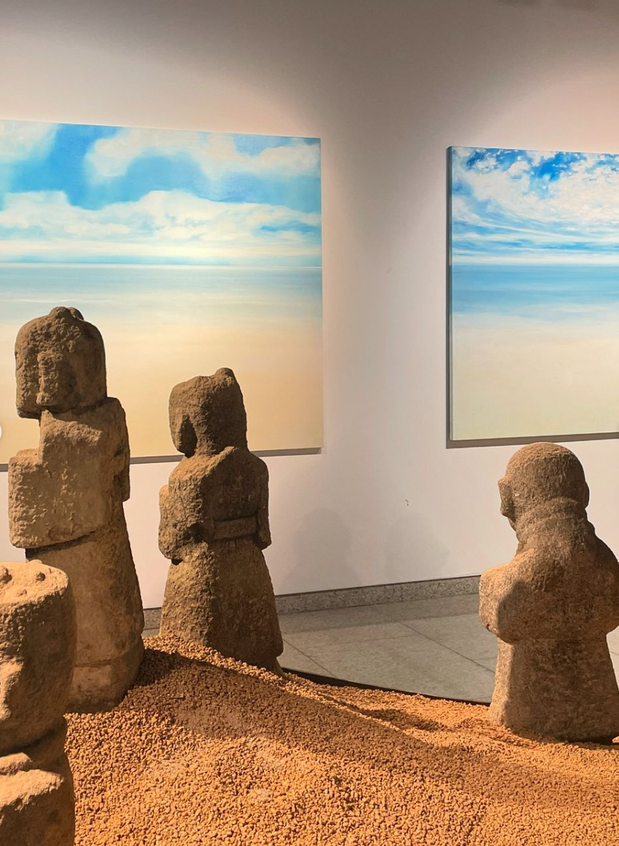 전시전경 · Exhibition view · (출처 = 뮤지엄웨이브)