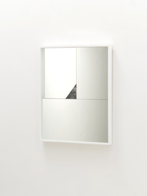 프리즈 프레임(Freeze Frame) 01 · Pigment print, mirror · 91x71cm · 2023 · 권아람 · 갤러리퍼플