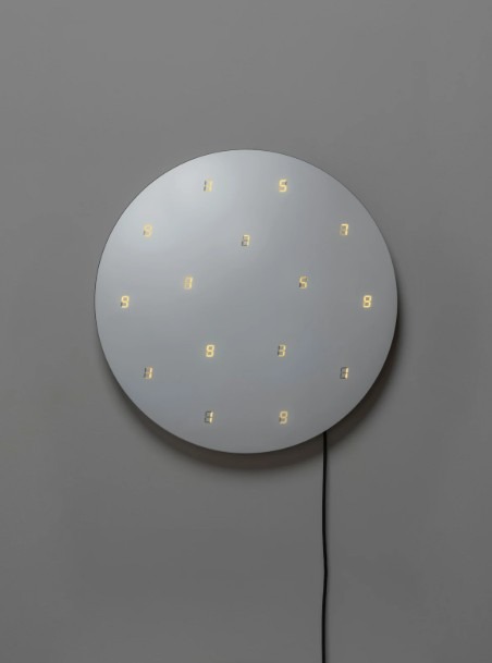 C.T.C.S. k'in - no.3 · L,E.D., IC, electric wire, mirror, steel · 62.5 x 62.5 x 5 cm · 2024 · Tatsuo Miyajima · 출처 및 제공: 갤러리 바톤