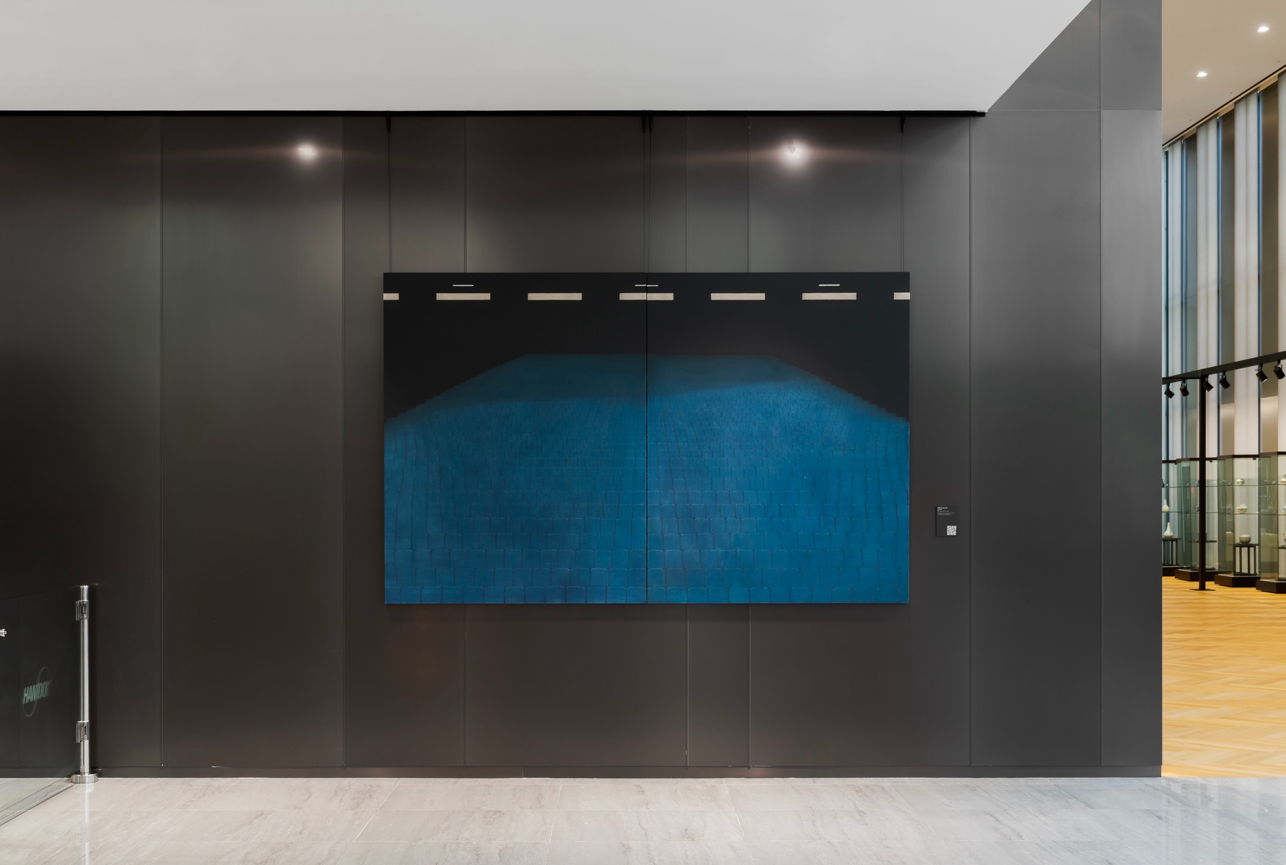 전시전경 · Exhibition view · 오승언, 가득한 공허, 2024, 오승언, 162.2 x 260.6 cm, 한독의약박물관 서울(사진 전병철, 사진제공 한독의약박물관)