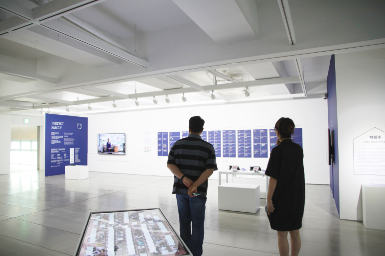 전시전경 · Exhibition view