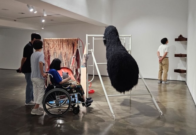 전시전경 · Exhibition view