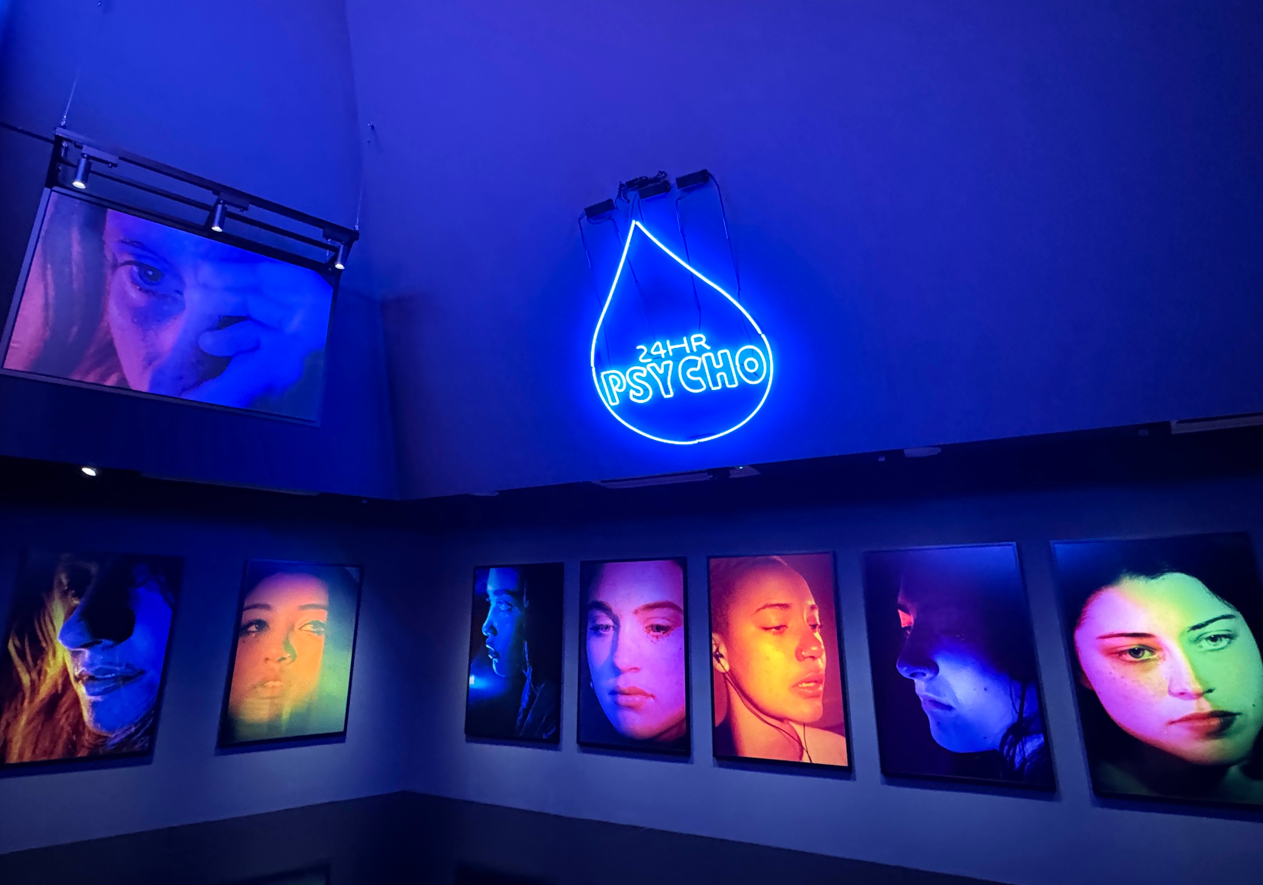 전시전경 · Exhibition view · ‘페트라 콜린스: fangirl’ 전시 전경