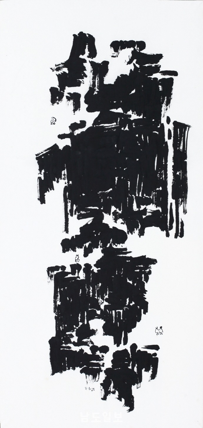 ‘도시 09-09 City 09-09' · Muk on paper · 136×63cm · 2009 · 이철량 作