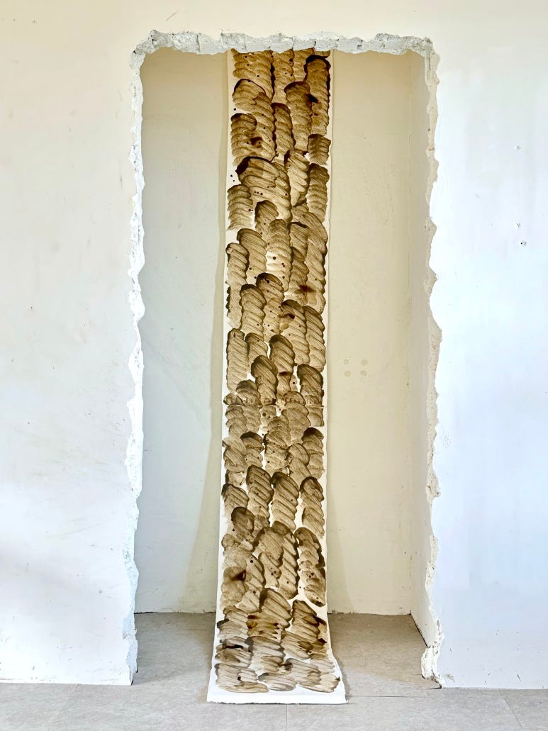 <Mud Drawing> · 장지에 펄(증도), 아크릴 미듐 · 가변크기 · 2025 · 전희경