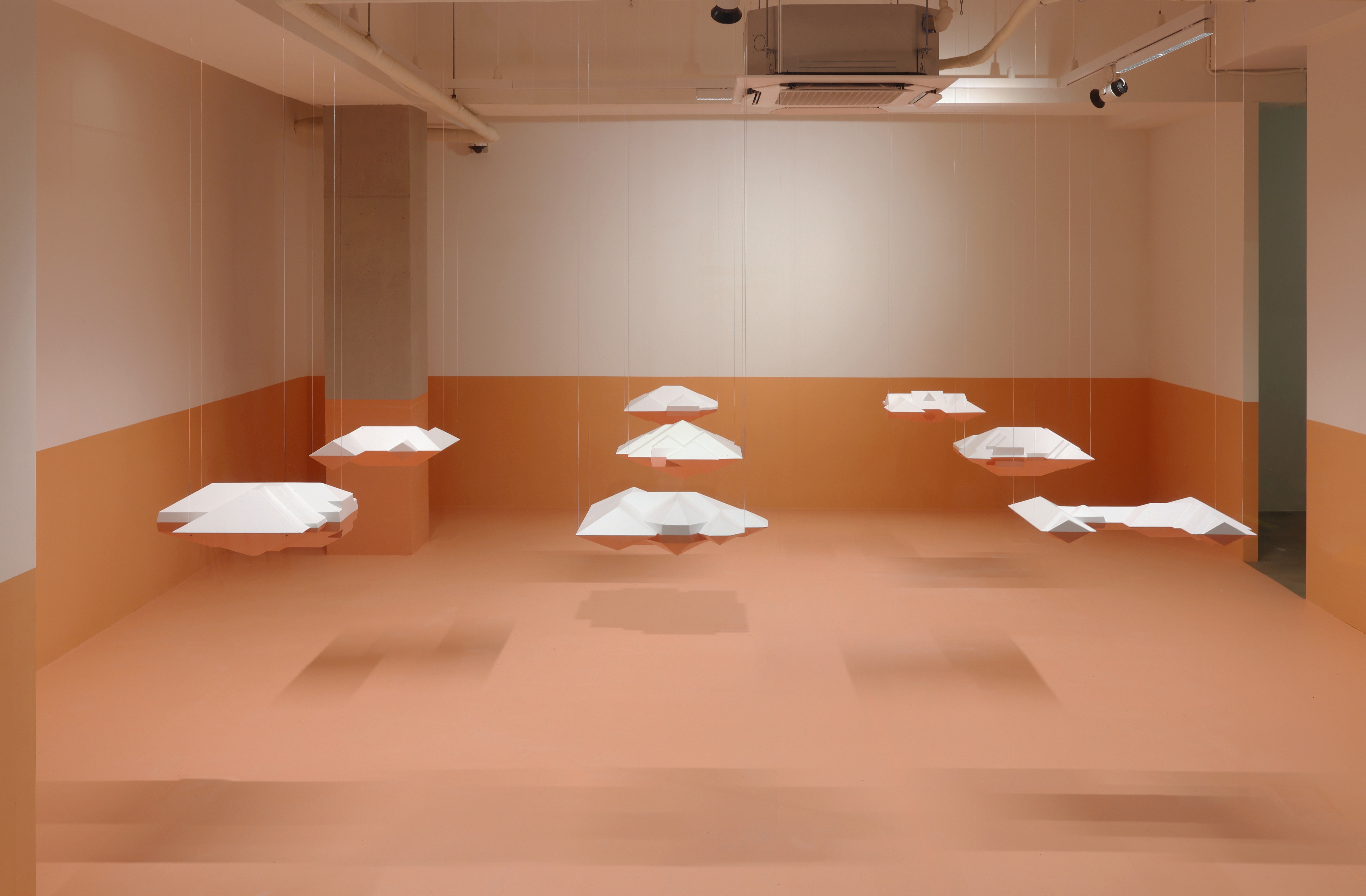전시전경 · Exhibition view · 한경우_Plastic Islands, 2025
