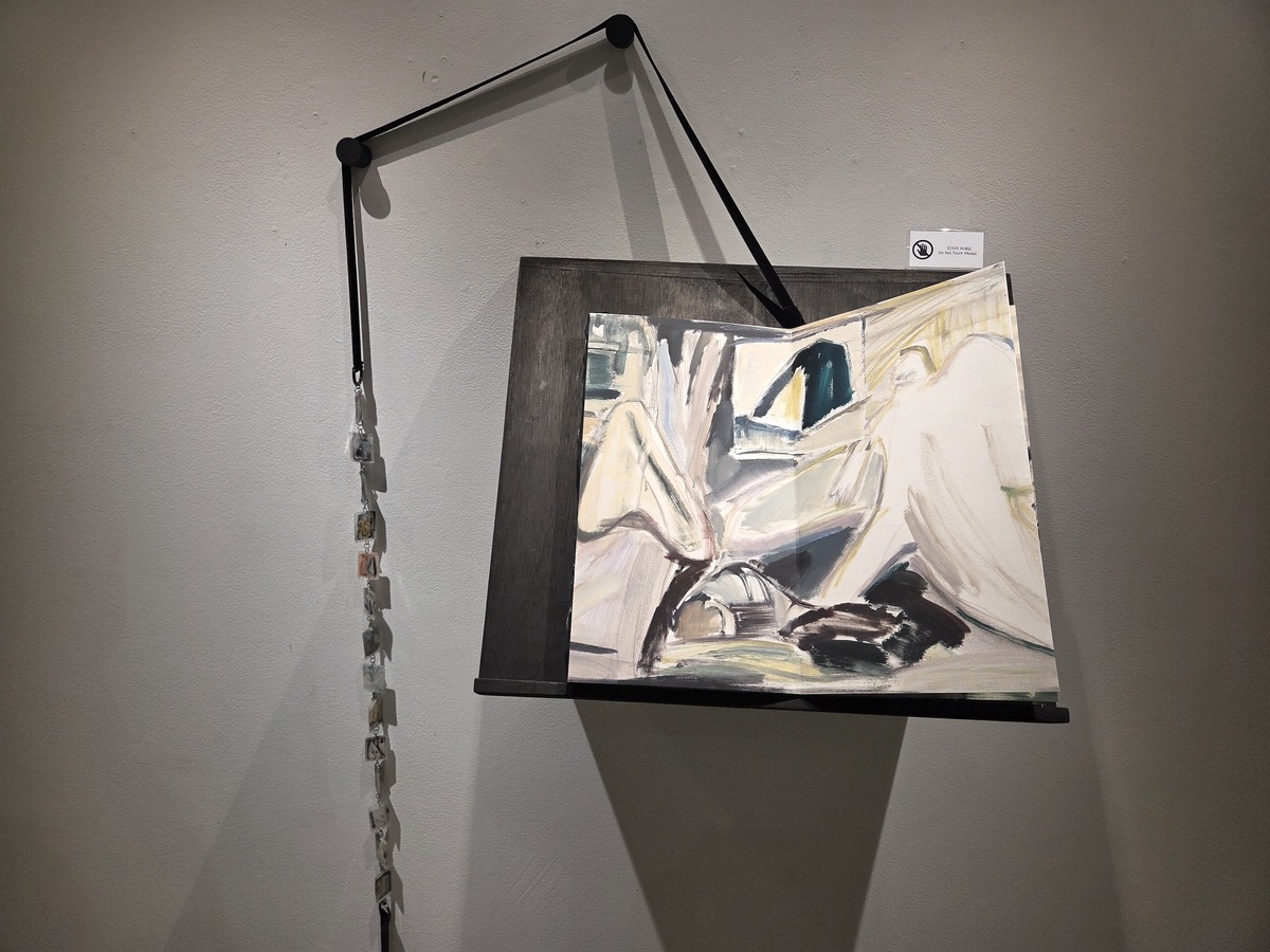 전시전경 · Exhibition view · 설치 작품 '긴 꼬리 책' 전시전경-학고재