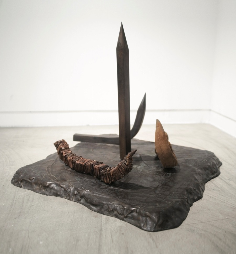 자유 - 나와 너희들 그리고 나들 · 브론즈, 철사, 천 · 70×70×60cm · 1989 · 전국광 · 유족 소장