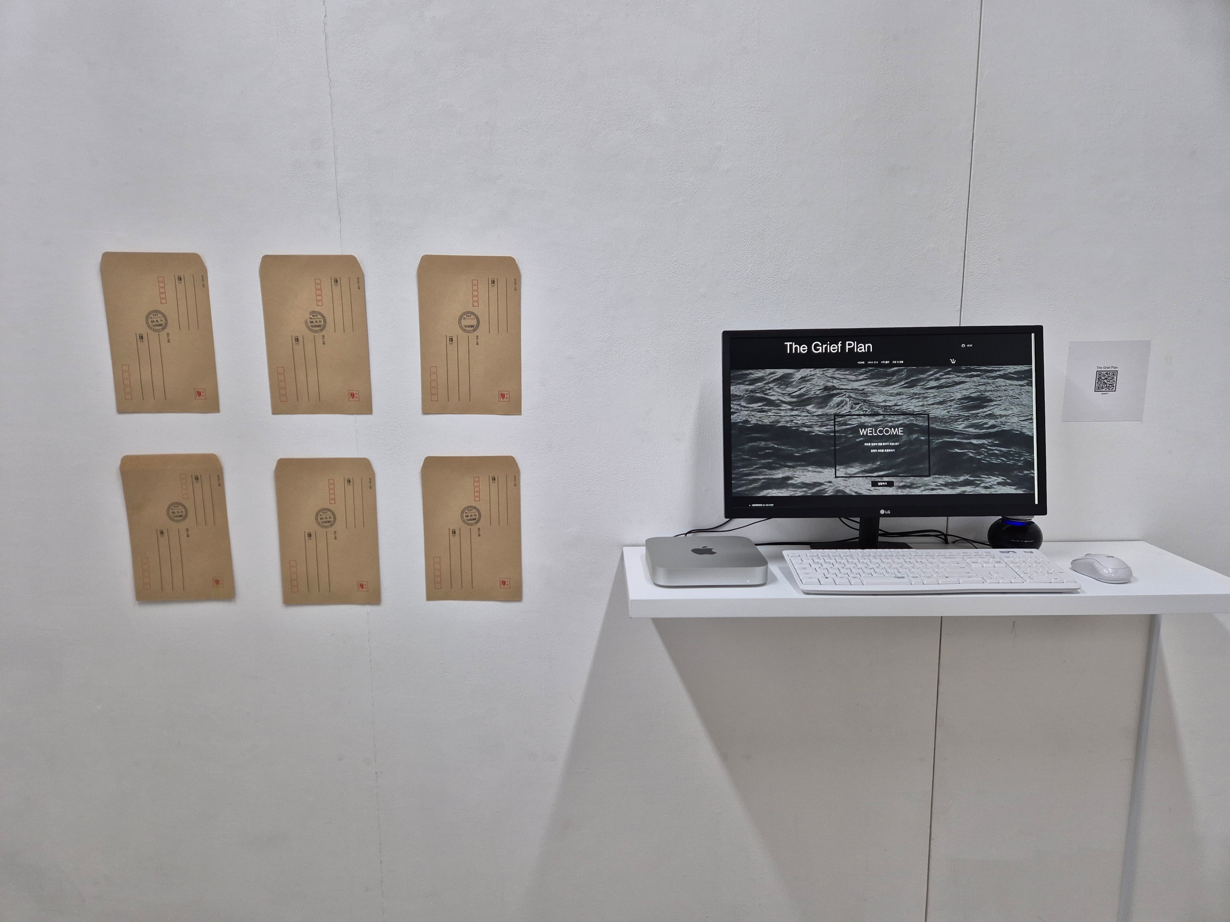 전시전경 · Exhibition view · 애도를 구독합니다_황귀영_웹기반 우편서비스_가변크기_2025