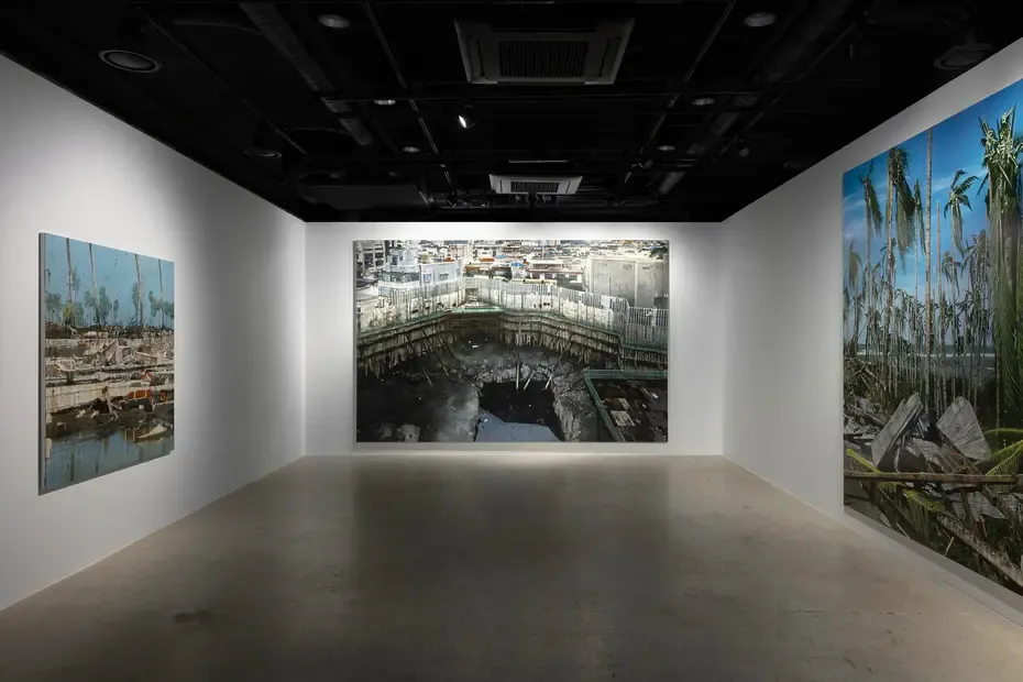 전시전경 · Exhibition view · 거멍엉, Black Pool’, 2025, 260×400cm, Acrylic on canvas. ⓒ AN Gyunsgu