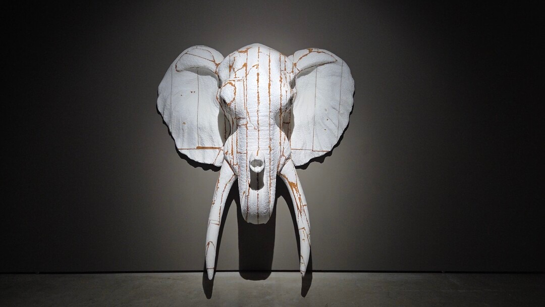전시전경 · Exhibition view · 전창환, 회색시대(코끼리), 폐스티로폼, 200x210x80cm