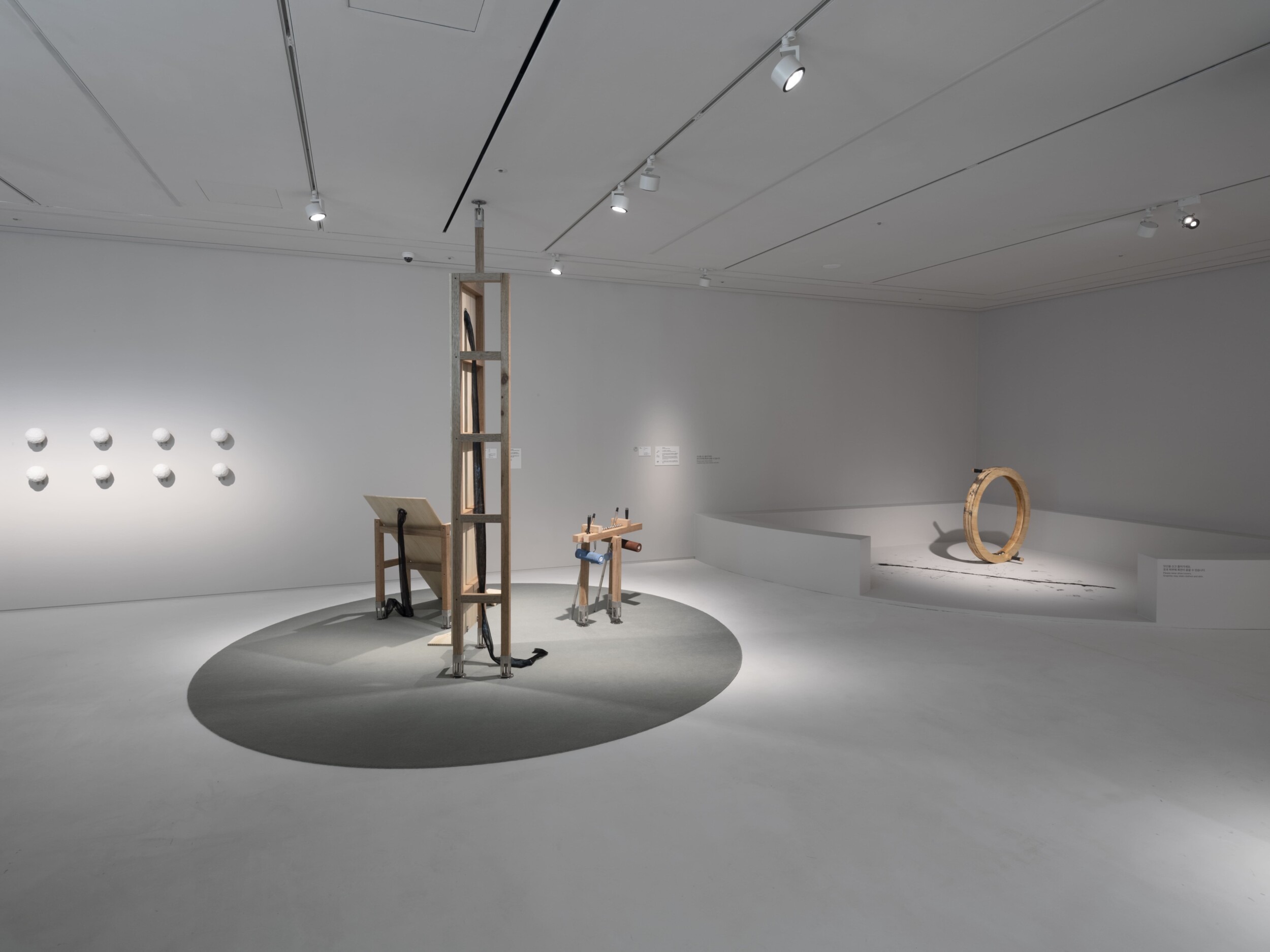 전시전경 · Exhibition view