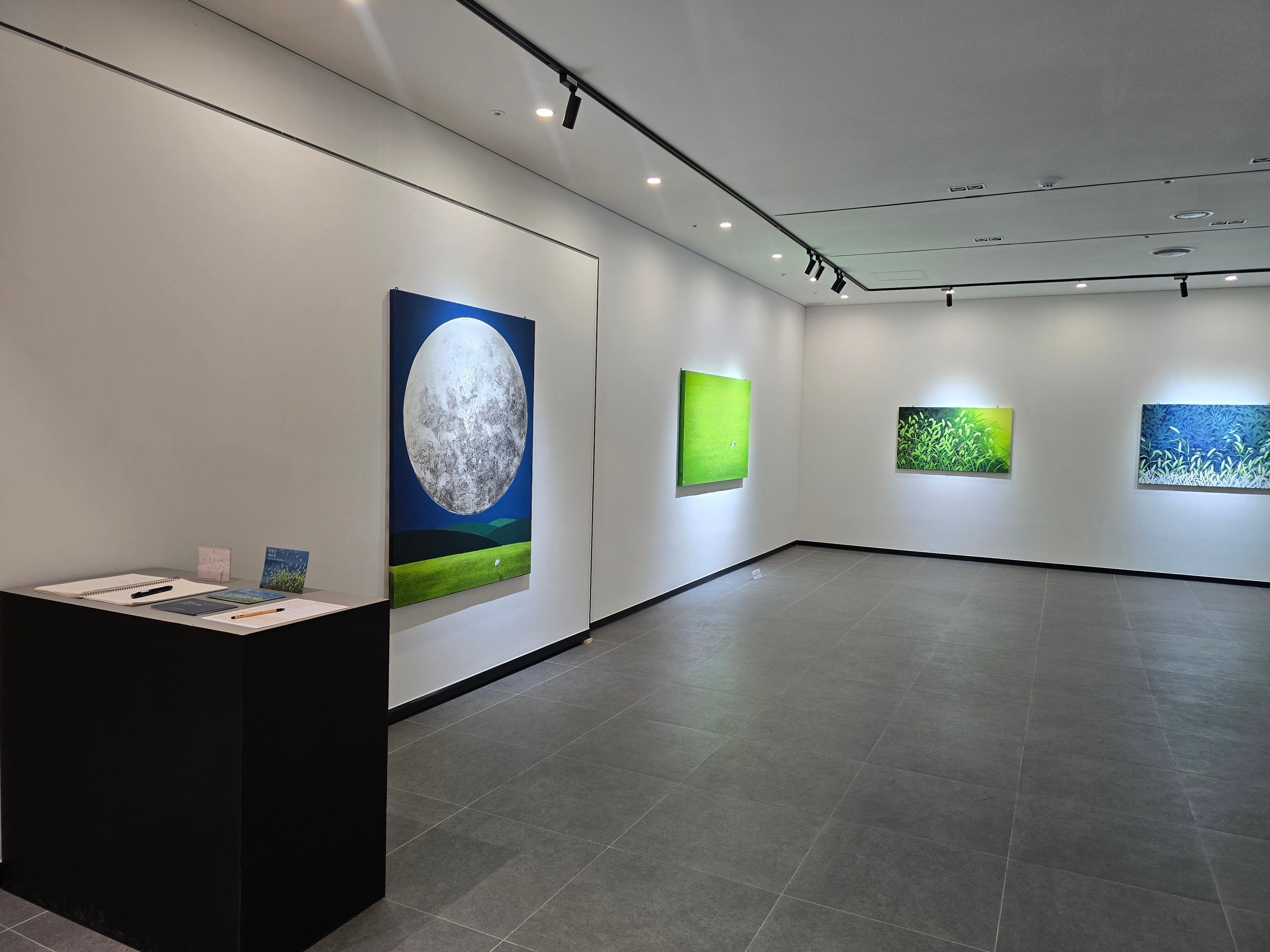 전시전경 · Exhibition view