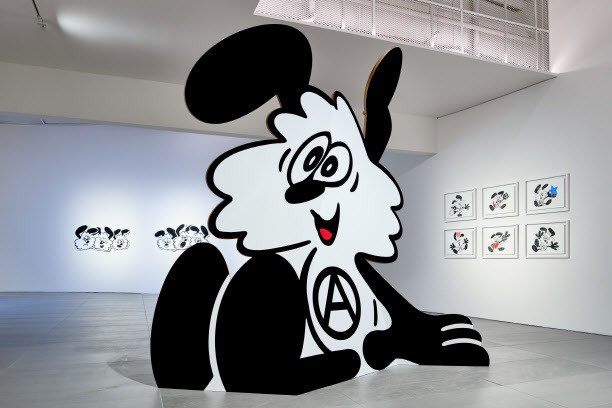 전시전경 · Exhibition view · 베르디 개인전 ‘아이 빌리브 인 미’에 전시된 캐릭터 ‘빅’의 모습(사진=롯데뮤지엄)