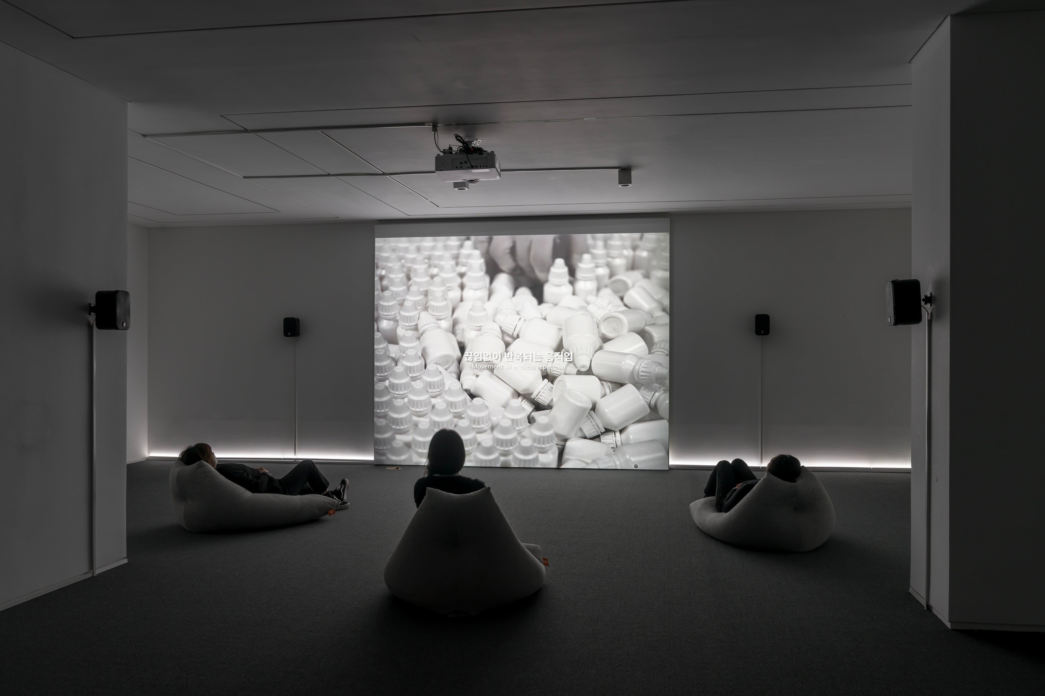전시전경 · Exhibition view