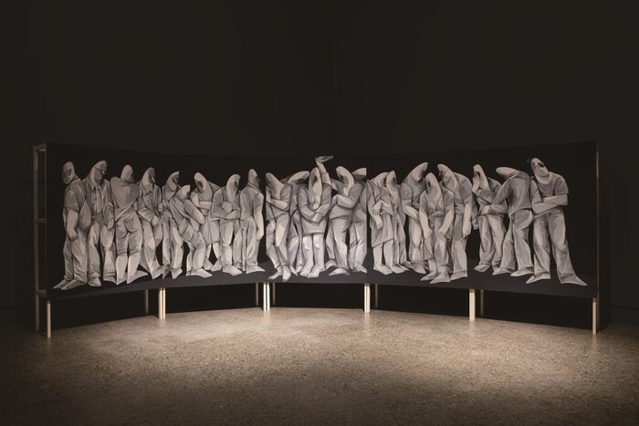 전시전경 · Exhibition view · '군상 - 같은 곳에 서있지만'(최우영) 162.2x651.5cm(5), 장지에 과슈와 목탄, 2024 출처: 한강뮤지엄