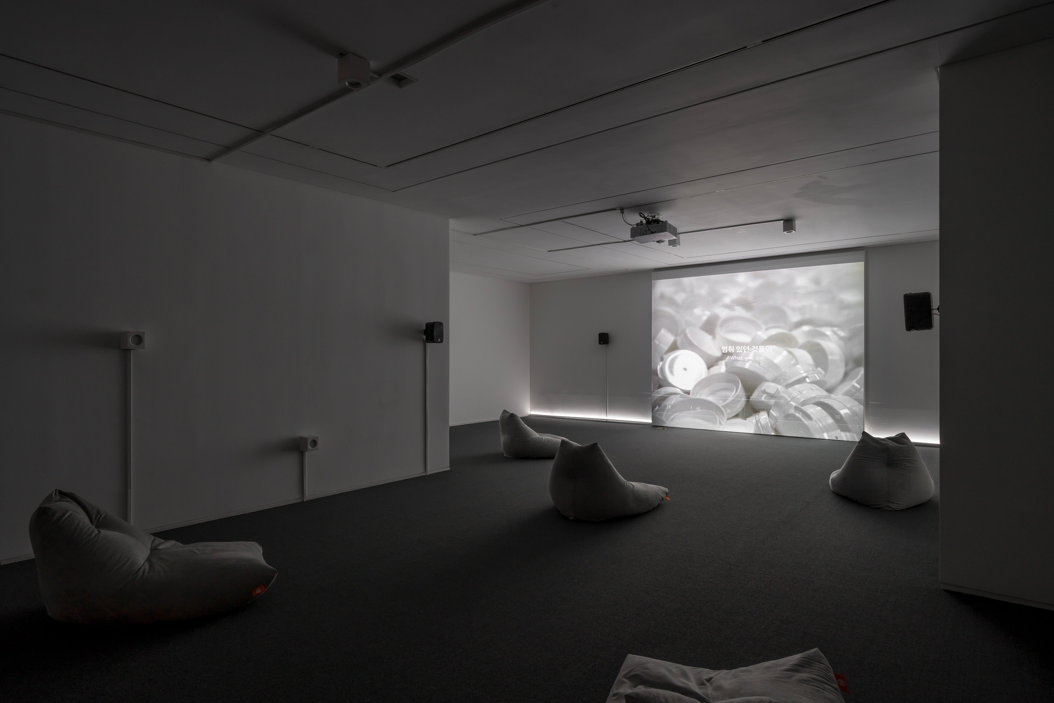 전시전경 · Exhibition view